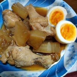 甘辛味がご飯に合う！手羽元・大根・卵のうま煮